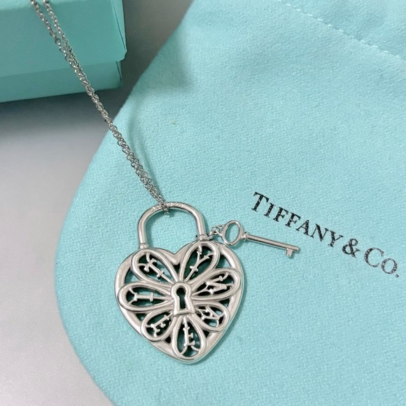 Tiffany & Co Filigree Heart Pendant with Key Silver Necklace Rare Discontinued - Picture 2 of 3